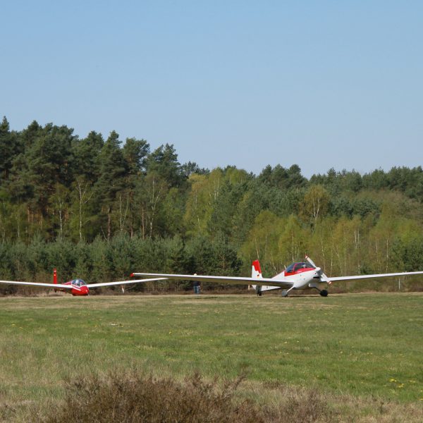 Flugzeugschlepp-Tag bei bestem Wetter